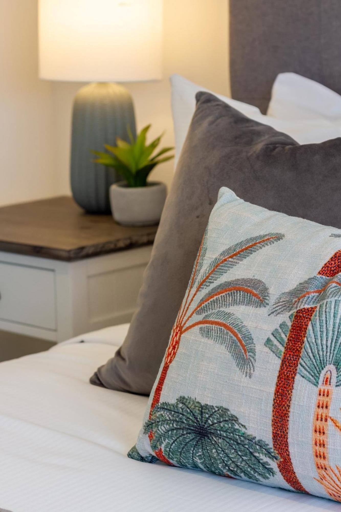 Two Bedroom, Two Bathroom Urban Oasis ไครสต์เชิร์ช ภายนอก รูปภาพ